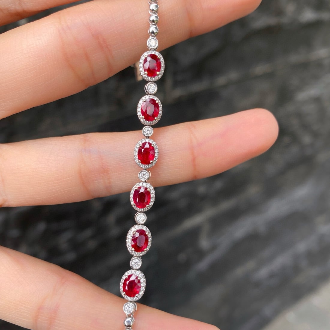 14k Gold 2.81 Ctw Natural Ruby & Diamond Bracelet: Ref:231121158 // gold content:14k gold // main gemstone:ruby // shape:oval // carat weight:2. 29ct // color:red // treatment:natural // // adjacent gemstone 2 : diamond // shape:round // carat weight:
