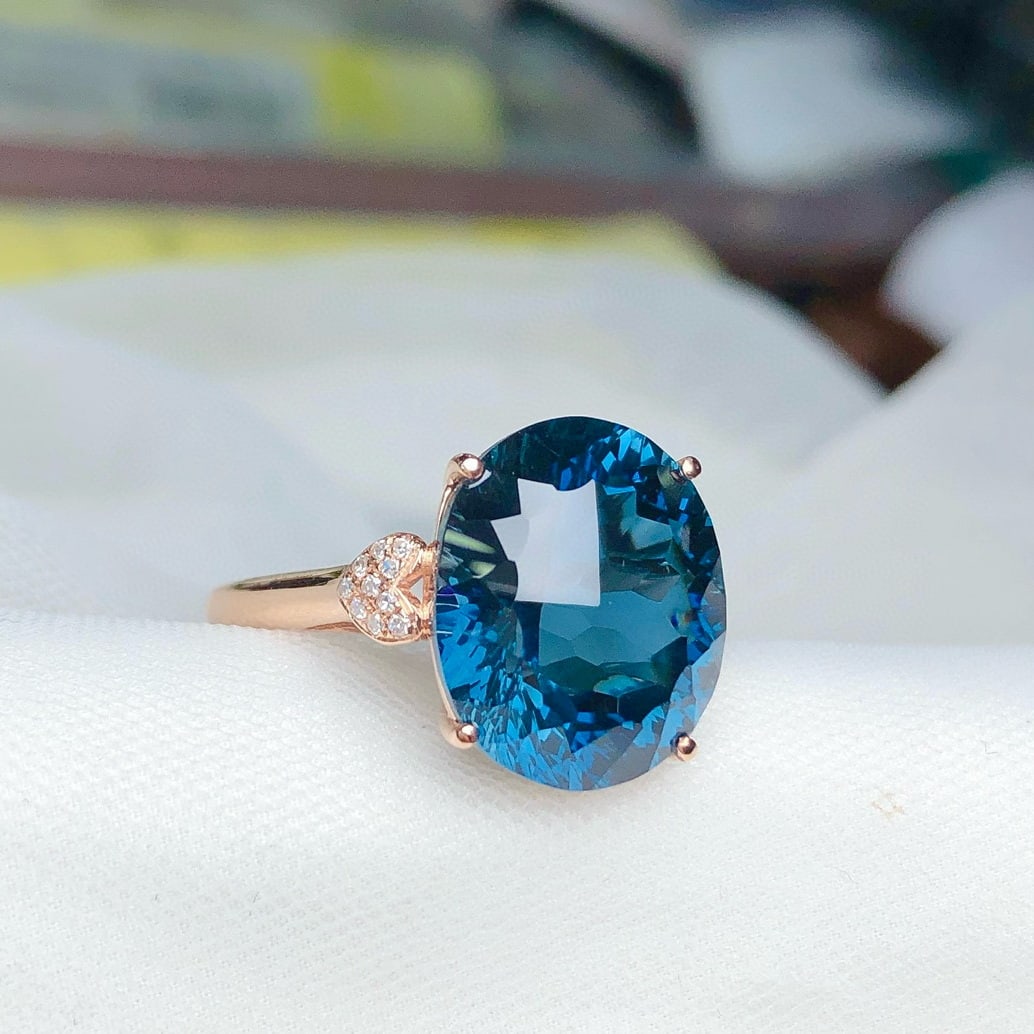 14k Gold 10.45 Ct Natural Topaz & Diamond Ring: Ref:231121175 // gold content:14k gold // ring size:7. 25us // // main gemstone:topaz // shape:oval // carat weight:10. 45ct // color:blue // treatment:natural // // adjacent gemstone 2 : diamond // n