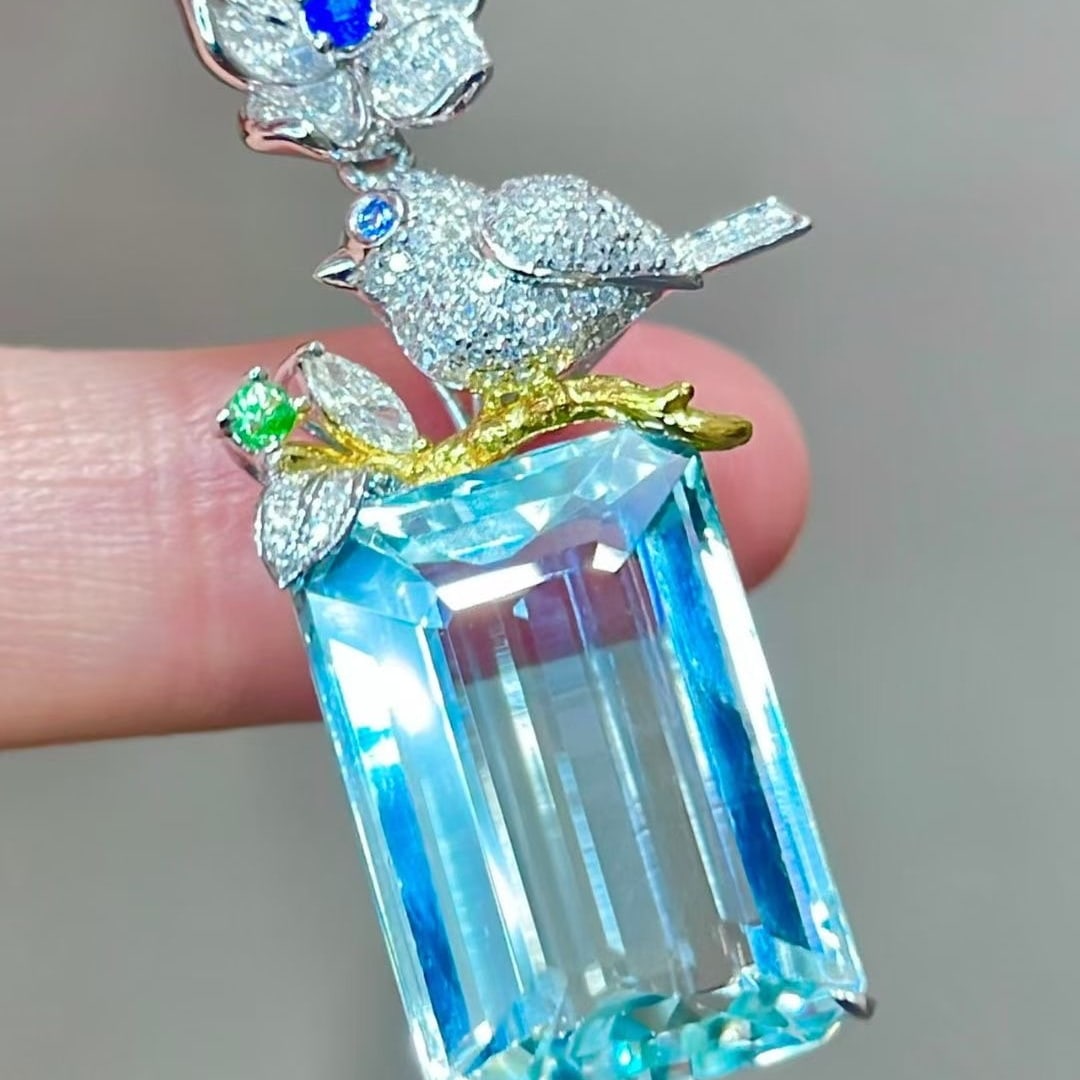 14k Gold 15.05 Ctw Natural Aquamarine & Diamond Pendant( Without Chain ): Ref:231121188 // gold content:14k gold // main gemstone:aquamarine // shape:octagonal // carat weight:14. 65ct // color:blue // treatment:natural // // adjacent gemstone 2 : diamond // shape:round //