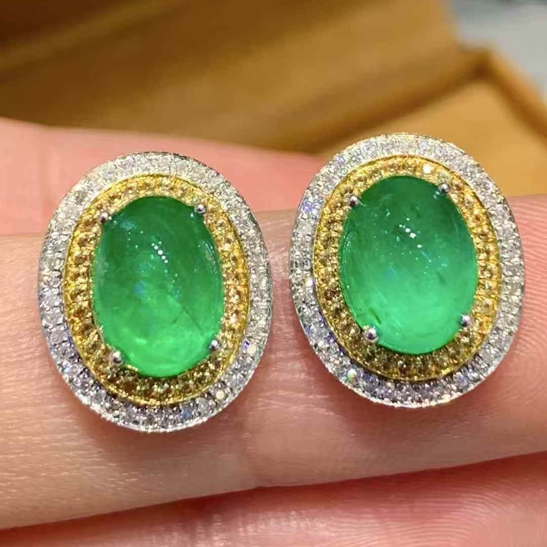 14k Gold 4.2 Ct Natural Emerald & Diamond Earrings: Ref:231121195 // gold content:14k gold // main gemstone:emerald // shape:oval // carat weight:4. 2ct // color:green // treatment:natural // // adjacent gemstone 2 : diamond // shape:round // clarity g