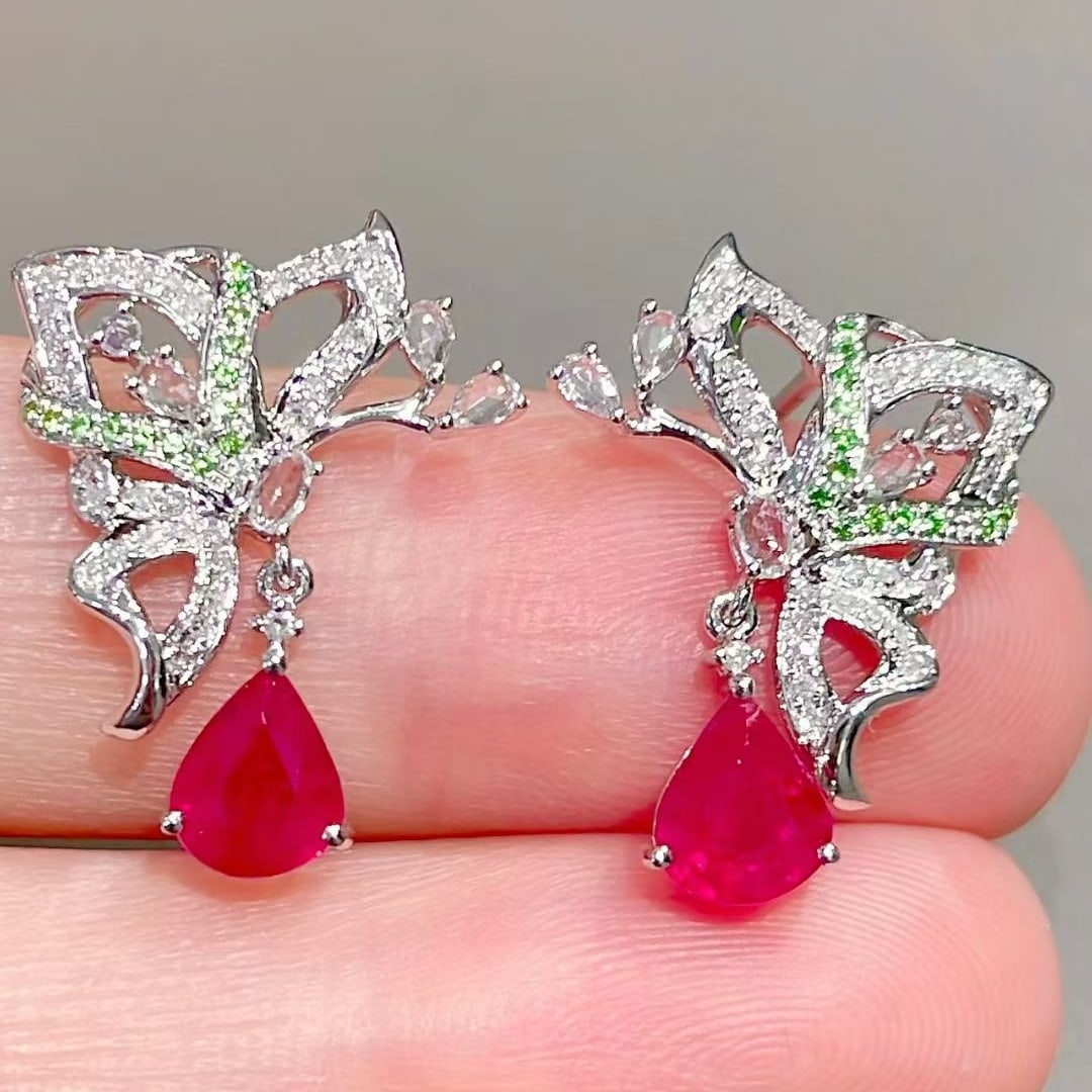 14k Gold 1.3 Ct Natural Ruby & Diamond & Coloured Gemstone Earrings: Ref:231121202 // gold content:14k gold // main gemstone:ruby // shape:pear // carat weight:1. 3ct // color:red // treatment:natural // // adjacent gemstone 2 : diamond // shape:round // clarity grade: