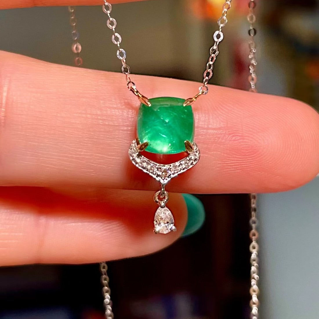 14k Gold 1.38 Ctw Natural Emerald & Diamond Necklace: Ref:231121203 // gold content:14k gold // main gemstone:emerald // shape:sugar-loaf // carat weight:1. 28ct // color:green // treatment:natural // // adjacent gemstone 2 : diamond // shape:multiple //