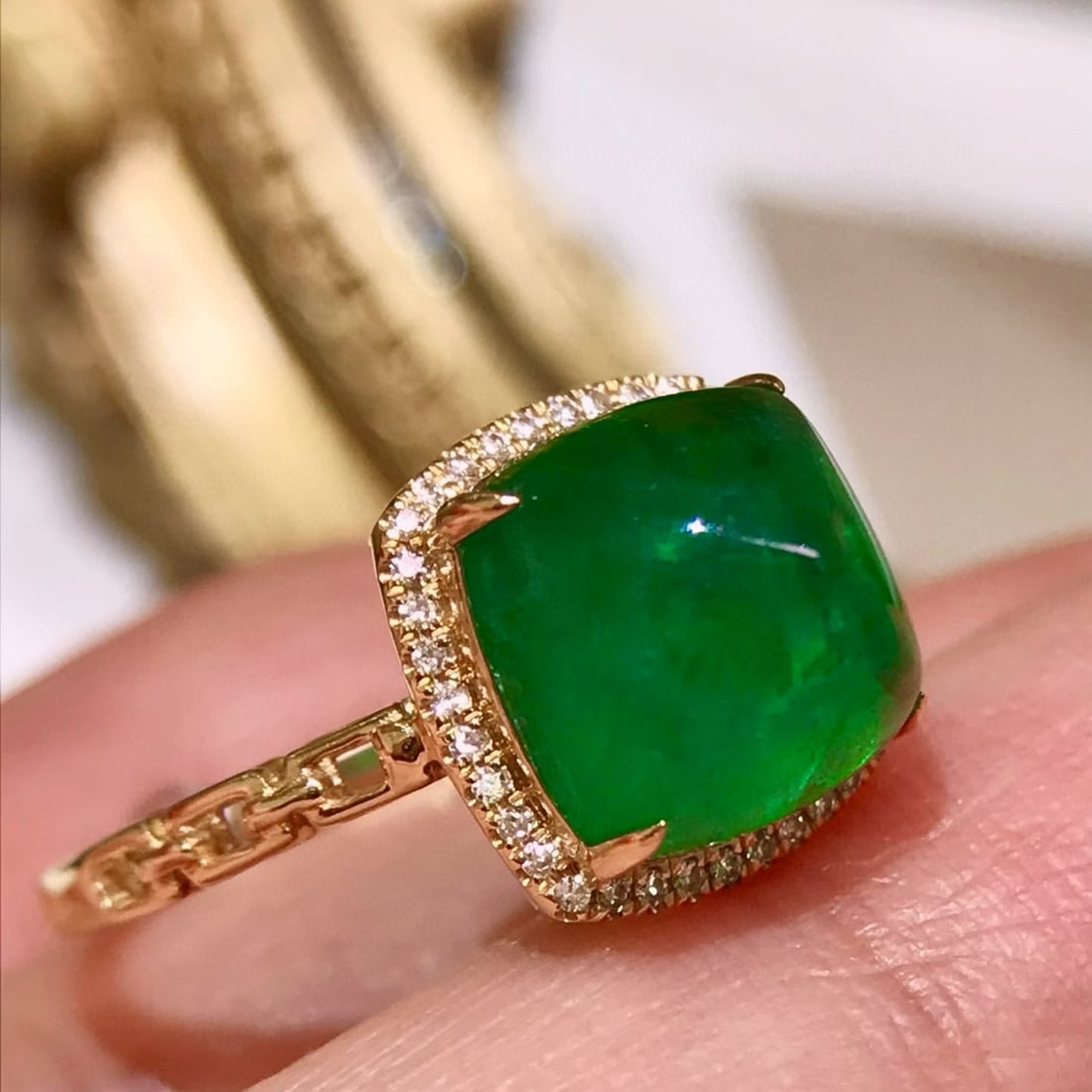 14k Gold 4.3 Ct Natural Emerald & Diamond Ring - 2