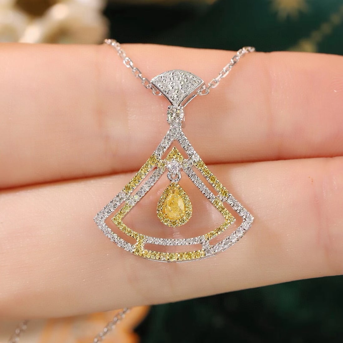 14k Gold 0.56 Ct Natural Color Diamond Necklace - 6