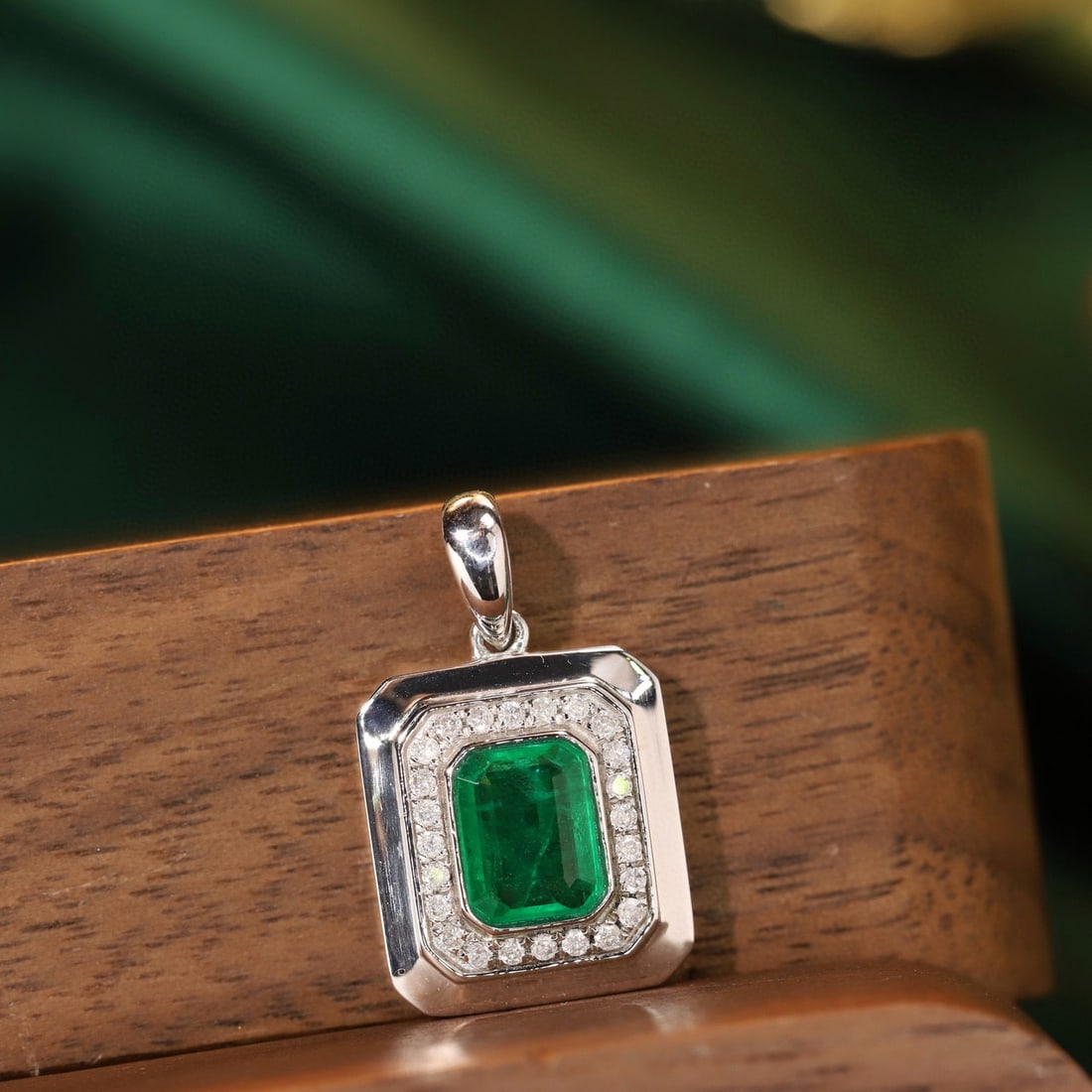 14k Gold 0.96 Ctw Natural Emerald & Diamond Pendant( Without Chain ) - 4