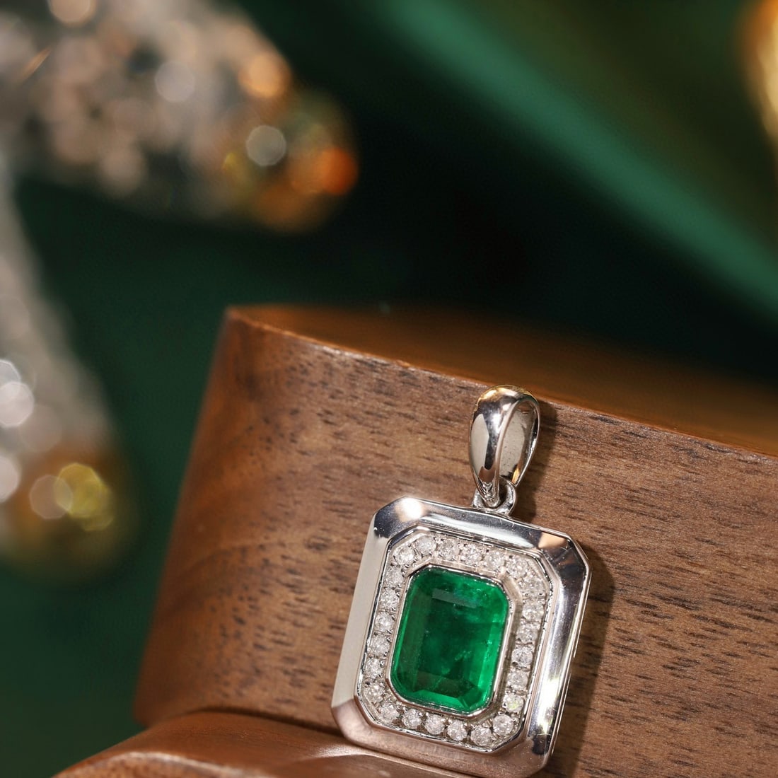 14k Gold 0.96 Ctw Natural Emerald & Diamond Pendant( Without Chain ) - 5