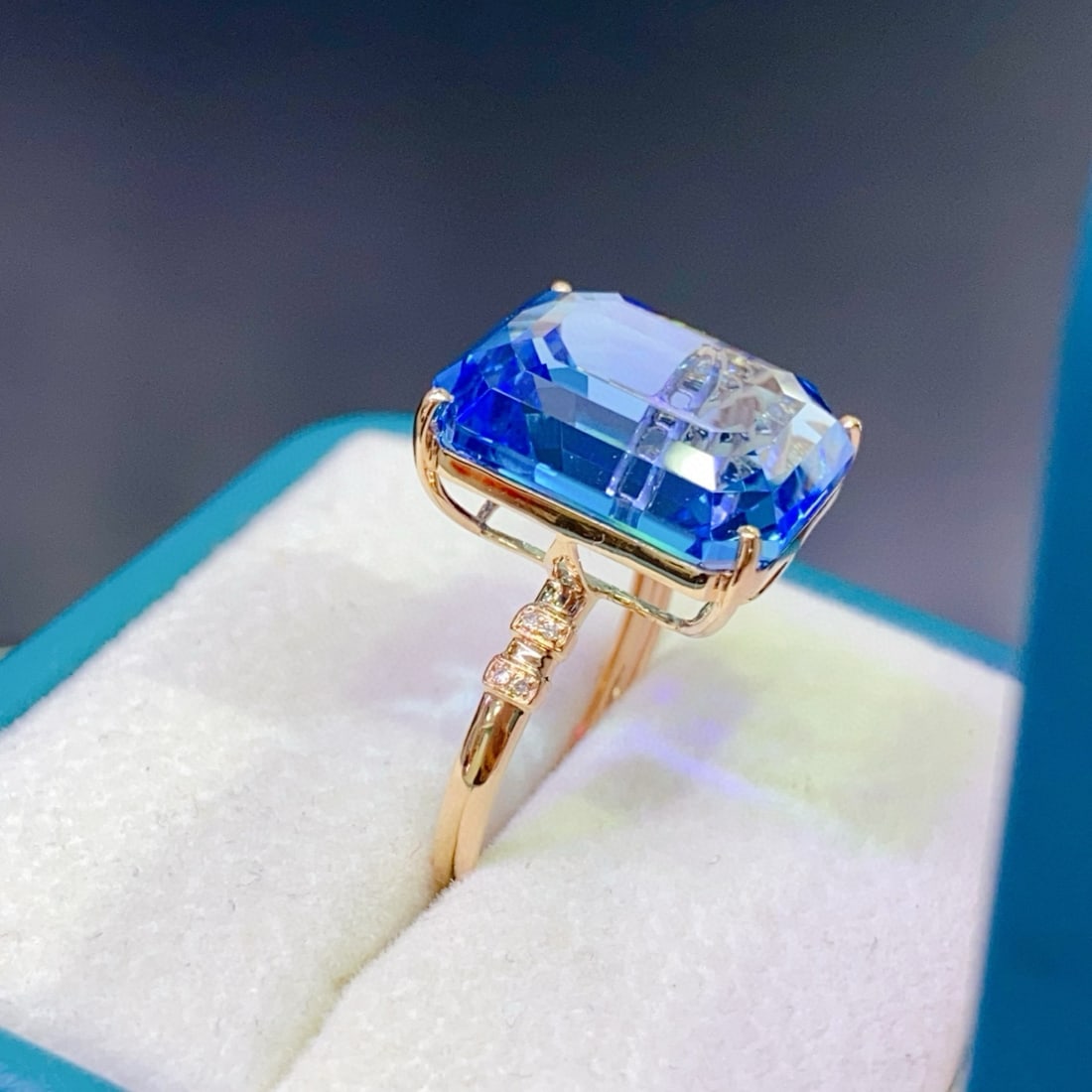 14k Gold 18.02 Ctw Natural Topaz & Diamond Ring - 2