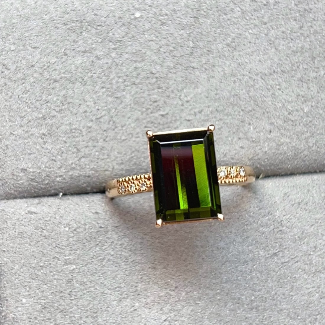 14k Gold 4.44 Ctw Natural Tourmaline & Diamond Ring: Ref:231121229 // gold content:14k gold // ring size:7. 25us // // main gemstone:tourmaline // shape:rectangle // carat weight:4. 4ct // color:green // treatment:natural // // adjacent gemstone 2 : dia