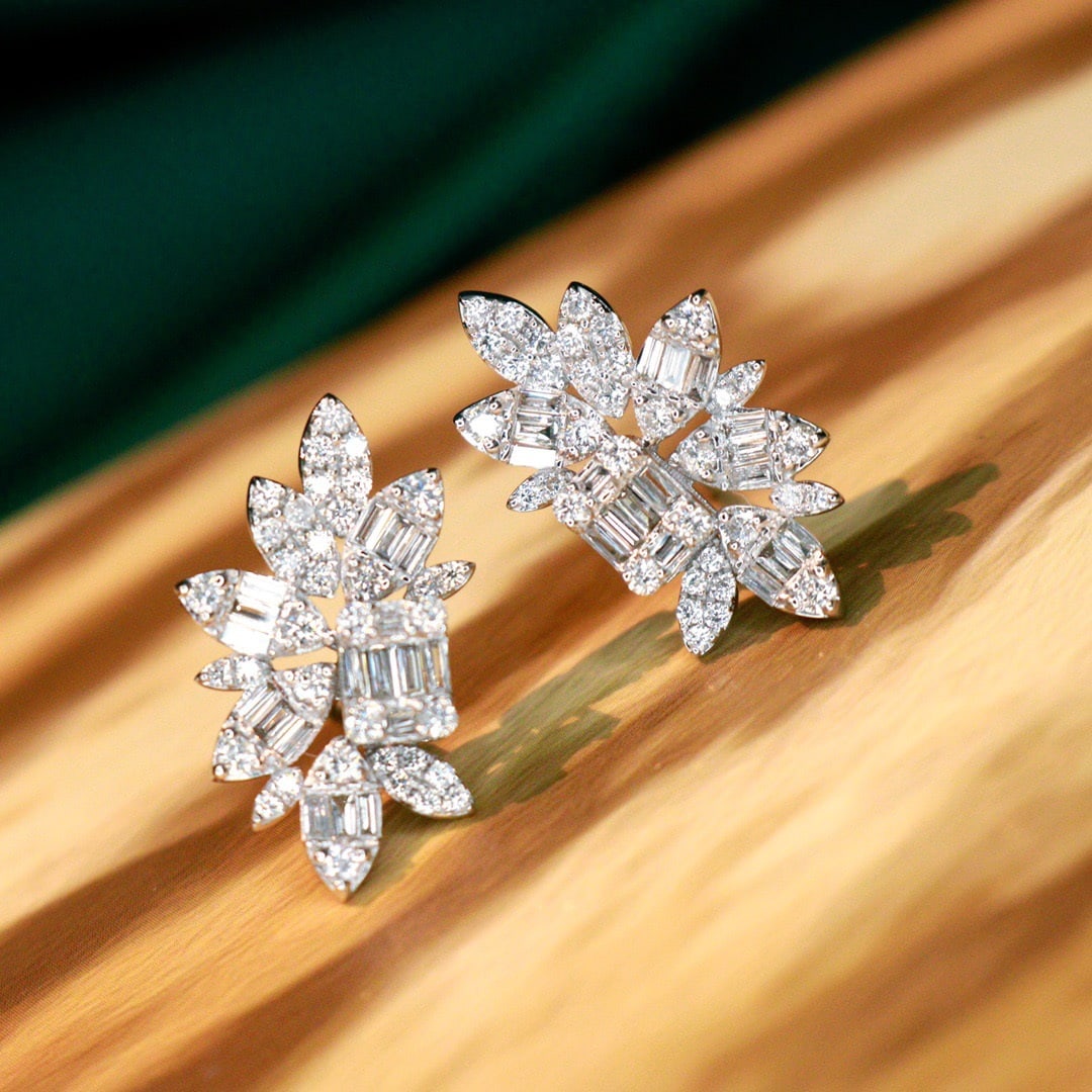 14k Gold 1.2 Ct Natural H Diamond Earrings: Ref:231122011 // gold content:14k gold // main gemstone:diamond // shape:multiple // carat weight:1. 2ct // clarity grade:vs-si // color:h // treatment:natural // High Estimate: 6400 Low Estimate: 43