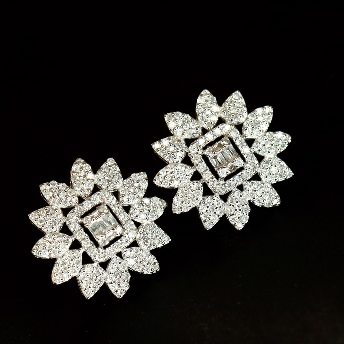 14k Gold 0.76 Ct Natural H Diamond Earrings - 2