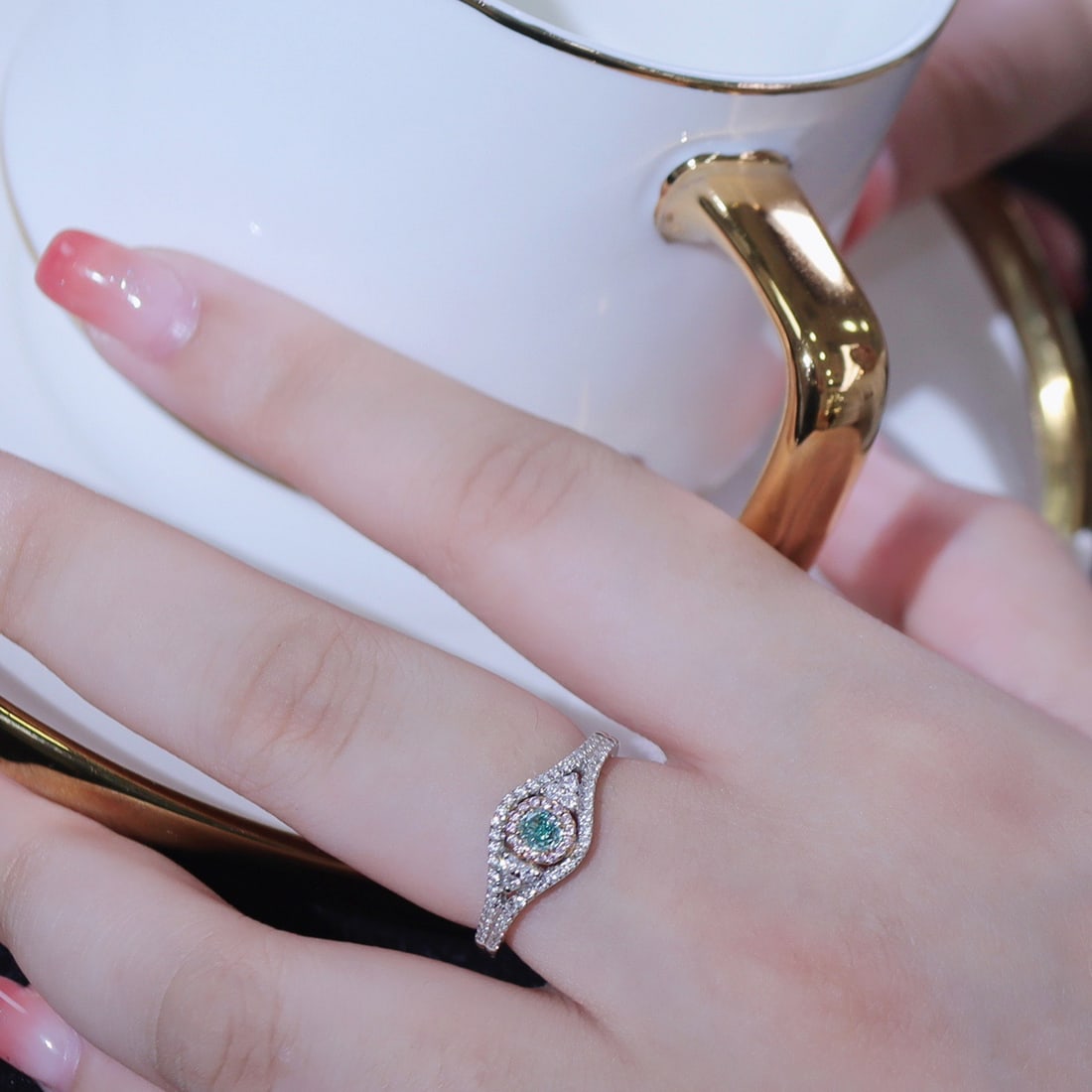 Gia Certified 14k Gold 0.45 Ctw Natural Green Diamond & Diamond Ring - 6