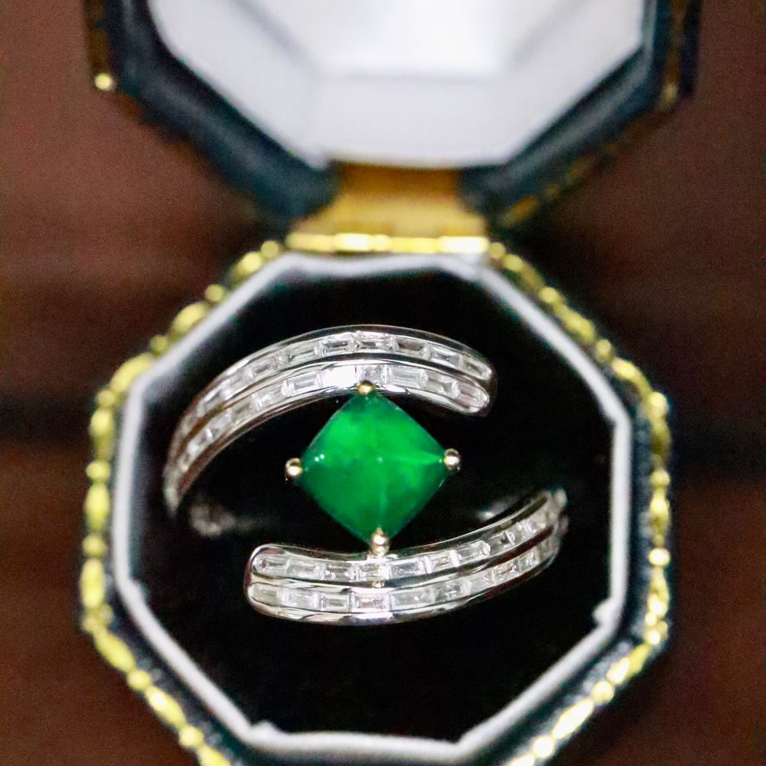 14k Gold 1.41 Ctw Vivid Green Natural Emerald & Diamond Ring (1 of 6)