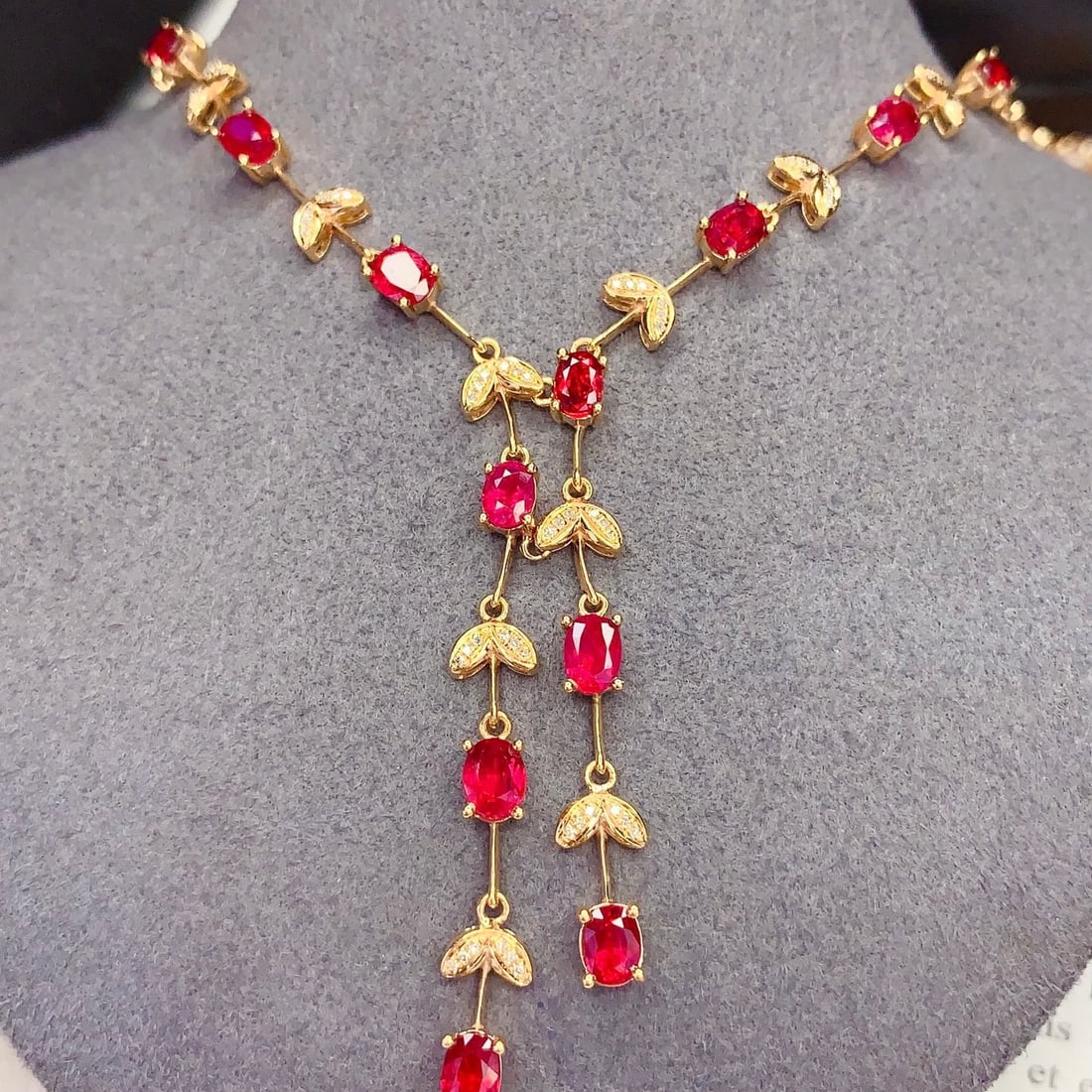 14k Gold 5.61 Ct Natural Ruby & Diamond Necklace: Ref:231122055 // gold content:14k gold // main gemstone:ruby // shape:oval // carat weight:5. 61ct // color:red // treatment:natural // // adjacent gemstone 2 : diamond // number of stones:66 // shape