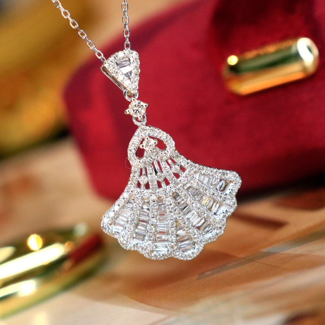 14k Gold 0.98 Ct Natural H Diamond Pendant( Without Chain ): Ref:231122058 // gold content:14k gold // main gemstone:diamond // shape:multiple // carat weight:0. 98ct // clarity grade:vs-si // color:h // treatment:natural // Condition: New Low Estimate: 3300.0