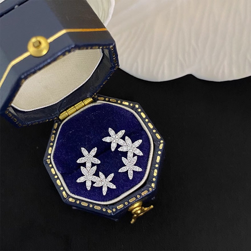 14k Gold 0.3 Ct Natural H Diamond Earrings: Ref:231122071 // gold content:14k gold // main gemstone:diamond // shape:round // carat weight:0. 3ct // clarity grade:vs-si // color:h // treatment:natural // cut grade:g // Condition: NewLow