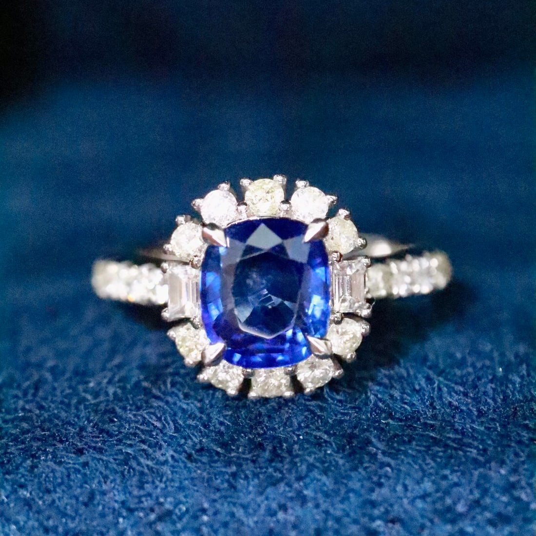 14k Gold 2.56 Ctw Natural Sapphire & Diamond Ring: Ref:231122091 // gold content:14k gold // ring size:7. 25us // // main gemstone:sapphire // shape:cushion // carat weight:2. 0ct // color:blue // treatment:natural // // adjacent gemstone 2 : diamond