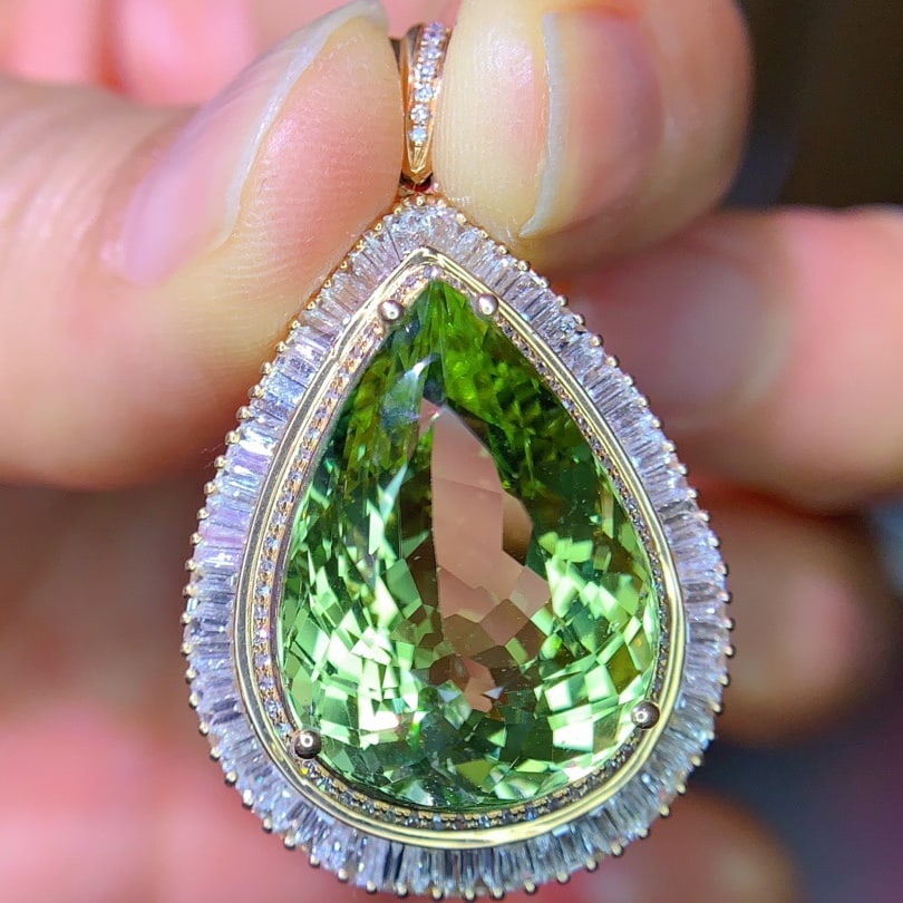 14k Gold 1938 Ct Natural Tourmaline & Diamond Pendant( Without Chain ): Ref:231122100 // gold content:14k gold // main gemstone:tourmaline // shape:pear // carat weight:1938ct // color:green // treatment:natural // // adjacent gemstone 2 : diamond // shape:multiple // cla