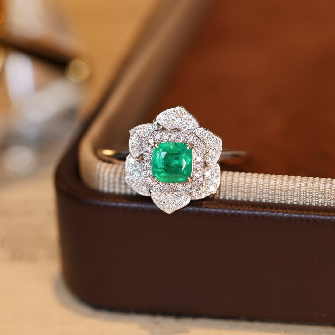 14k Gold 0.84 Ctw Natural Emerald & Diamond Ring - 2