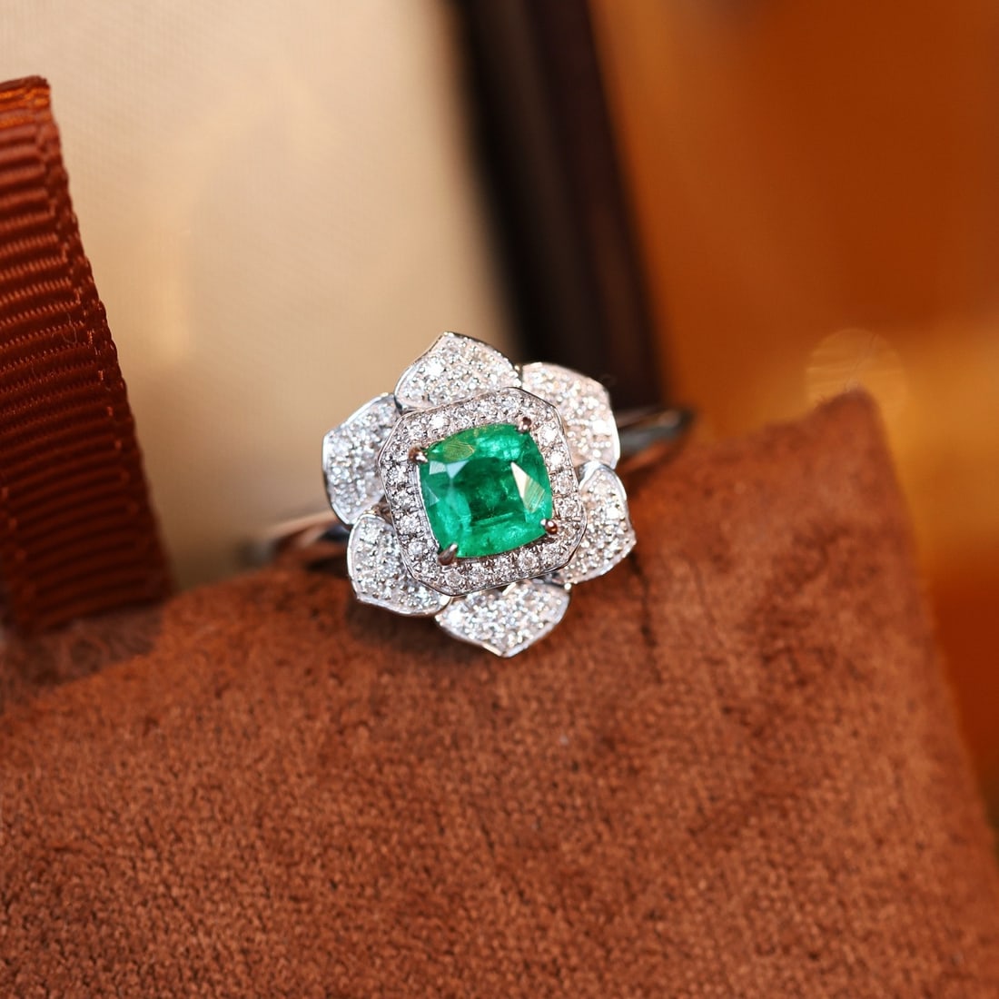 14k Gold 0.84 Ctw Natural Emerald & Diamond Ring - 3