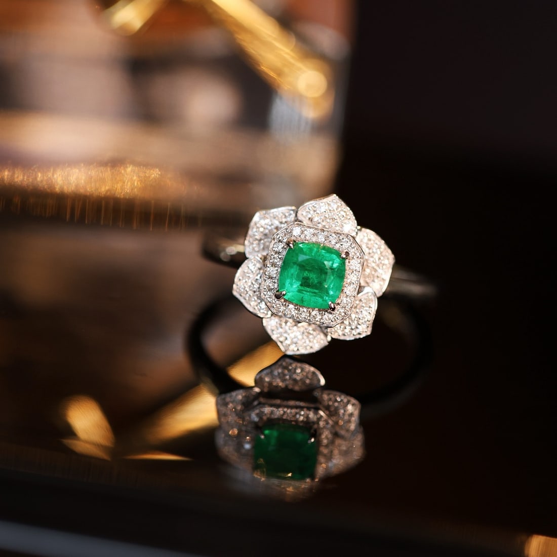 14k Gold 0.84 Ctw Natural Emerald & Diamond Ring - 4