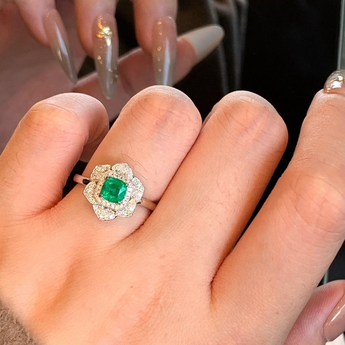 14k Gold 0.84 Ctw Natural Emerald & Diamond Ring - 5