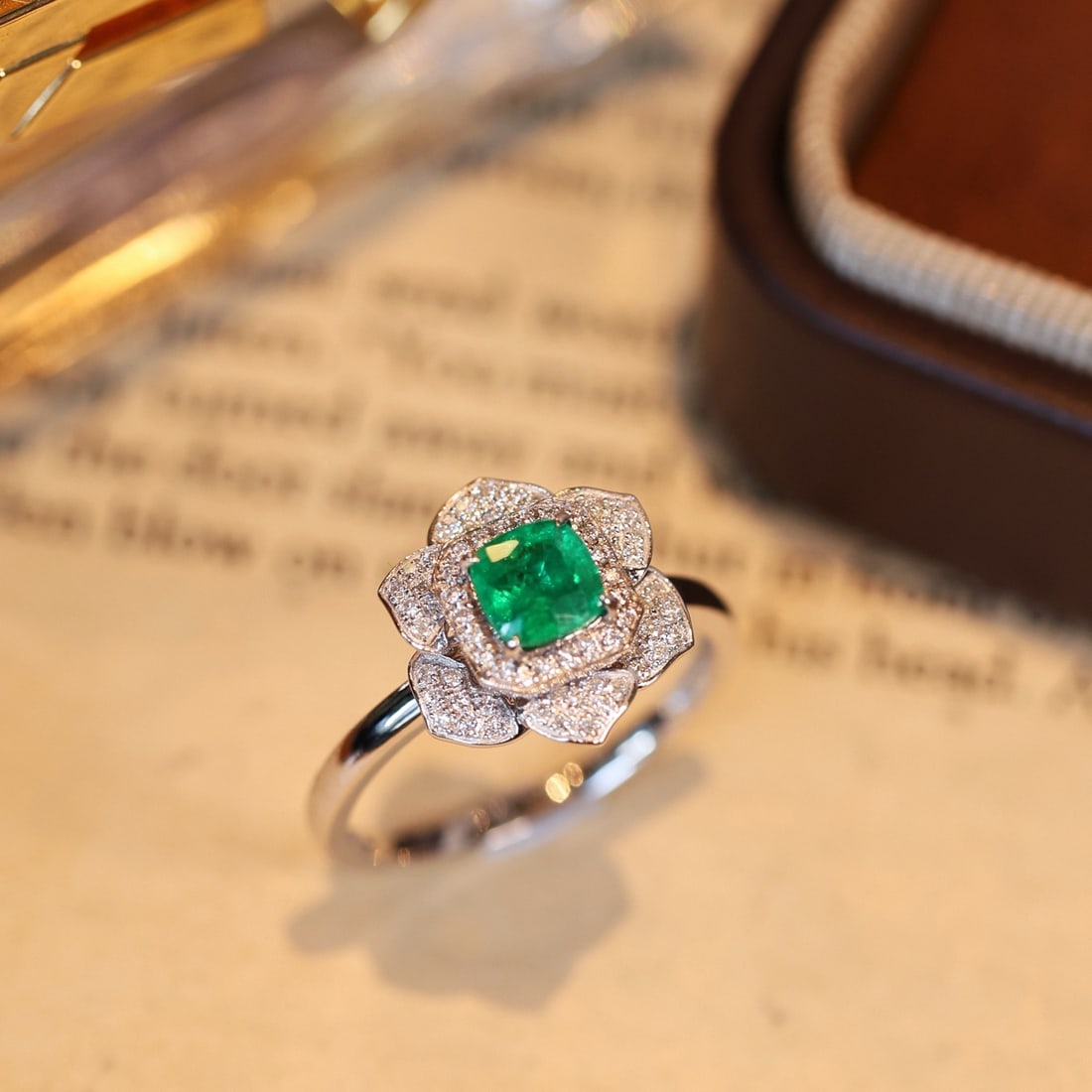 14k Gold 0.84 Ctw Natural Emerald & Diamond Ring - 6
