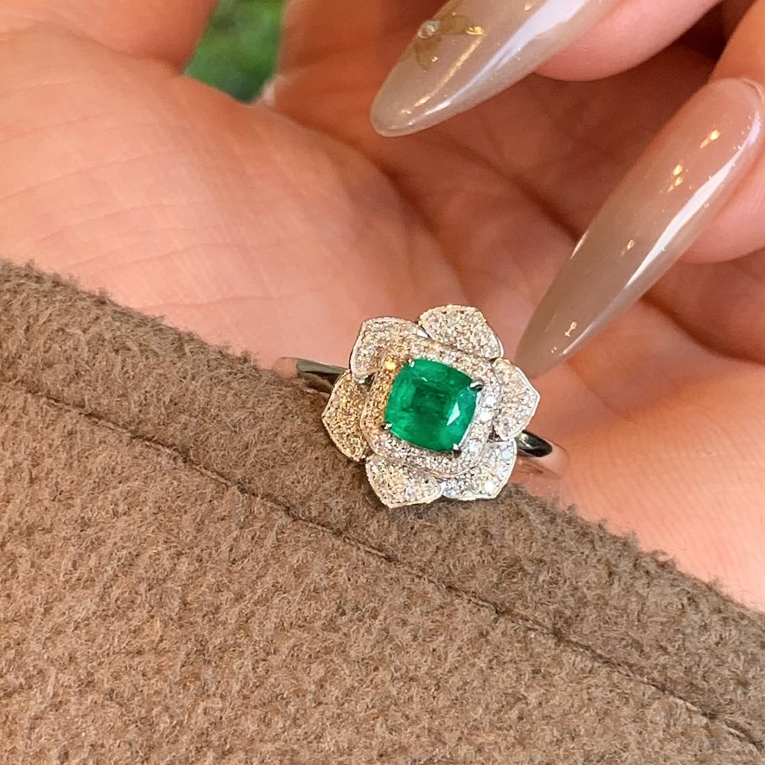 14k Gold 0.84 Ctw Natural Emerald & Diamond Ring - 8