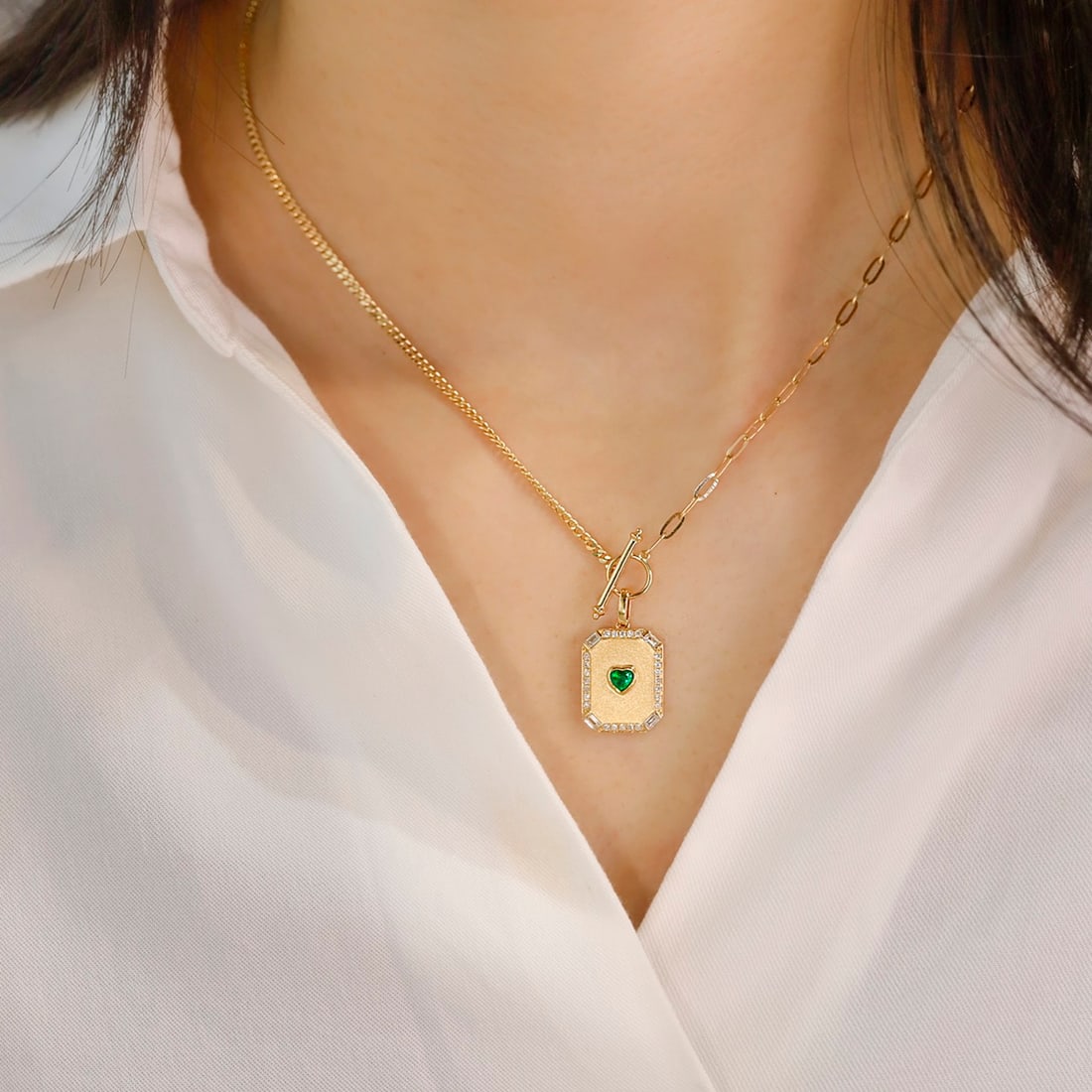 14k Gold 0.35 Ctw Vivid Green Natural Emerald & Diamond Necklace - 2