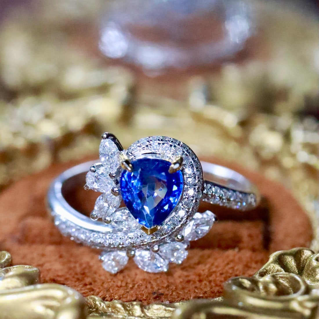 14k Gold 1.29 Ctw Natural Sapphire & Diamond Ring: Ref:231122130 // gold content:14k gold // ring size:7. 25us // // main gemstone:sapphire // shape:pear // carat weight:0. 75ct // color:blue // treatment:natural // // adjacent gemstone 2 : diamond //