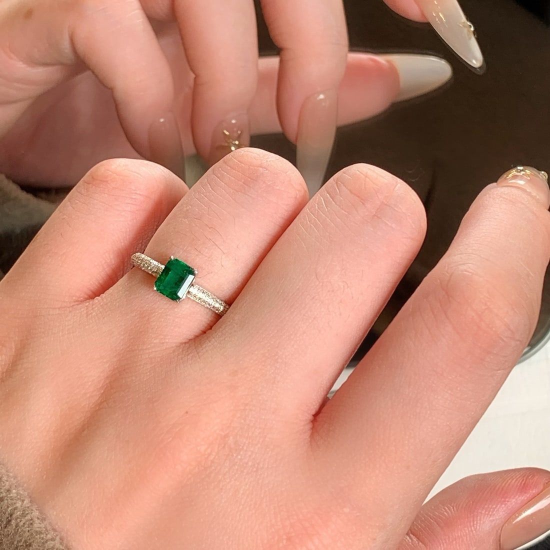 14k Gold 0.89 Ctw Vivid Green Natural Emerald & Diamond Ring - 4