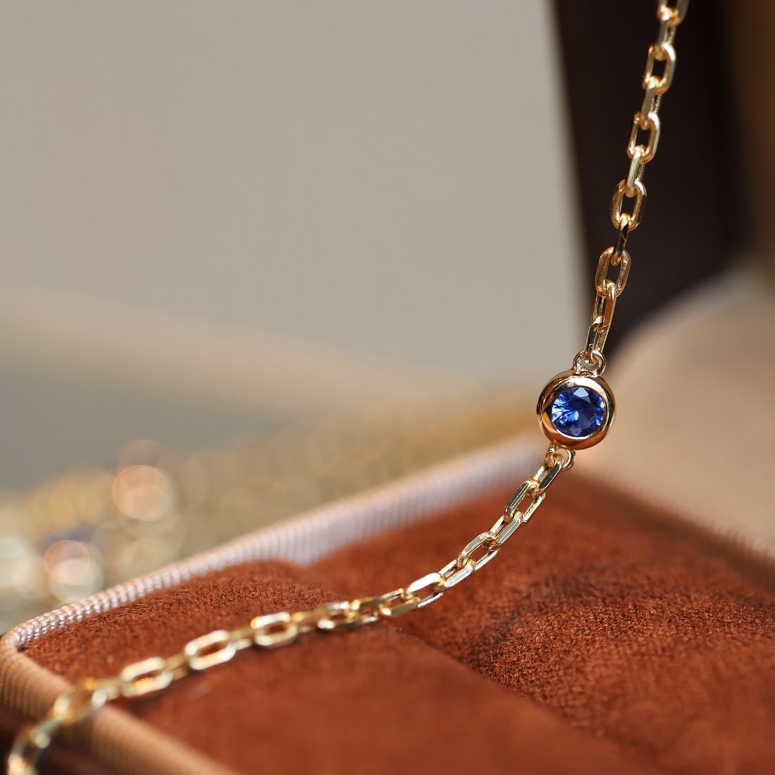 14k Gold 0.25 Ct Natural Sapphire Bracelet: Ref:231122133 // gold content:14k gold // main gemstone:sapphire // shape:round // carat weight:0. 25ct // color:blue // treatment:natural // cut grade:g // High Estimate: 4100 Condition: New Low Est