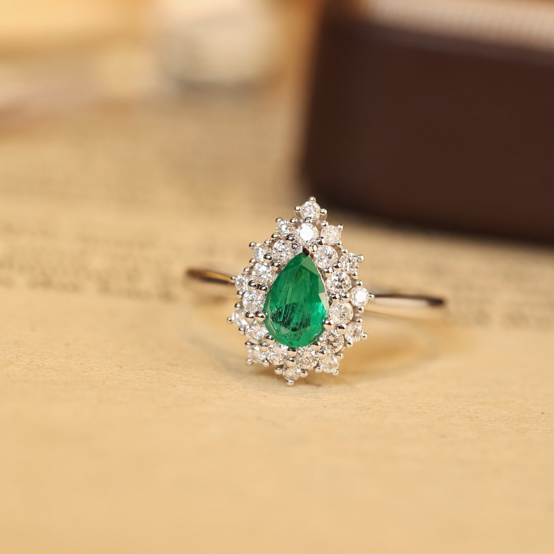 14k Gold 0.84 Ctw Natural Emerald & Diamond Ring - 2