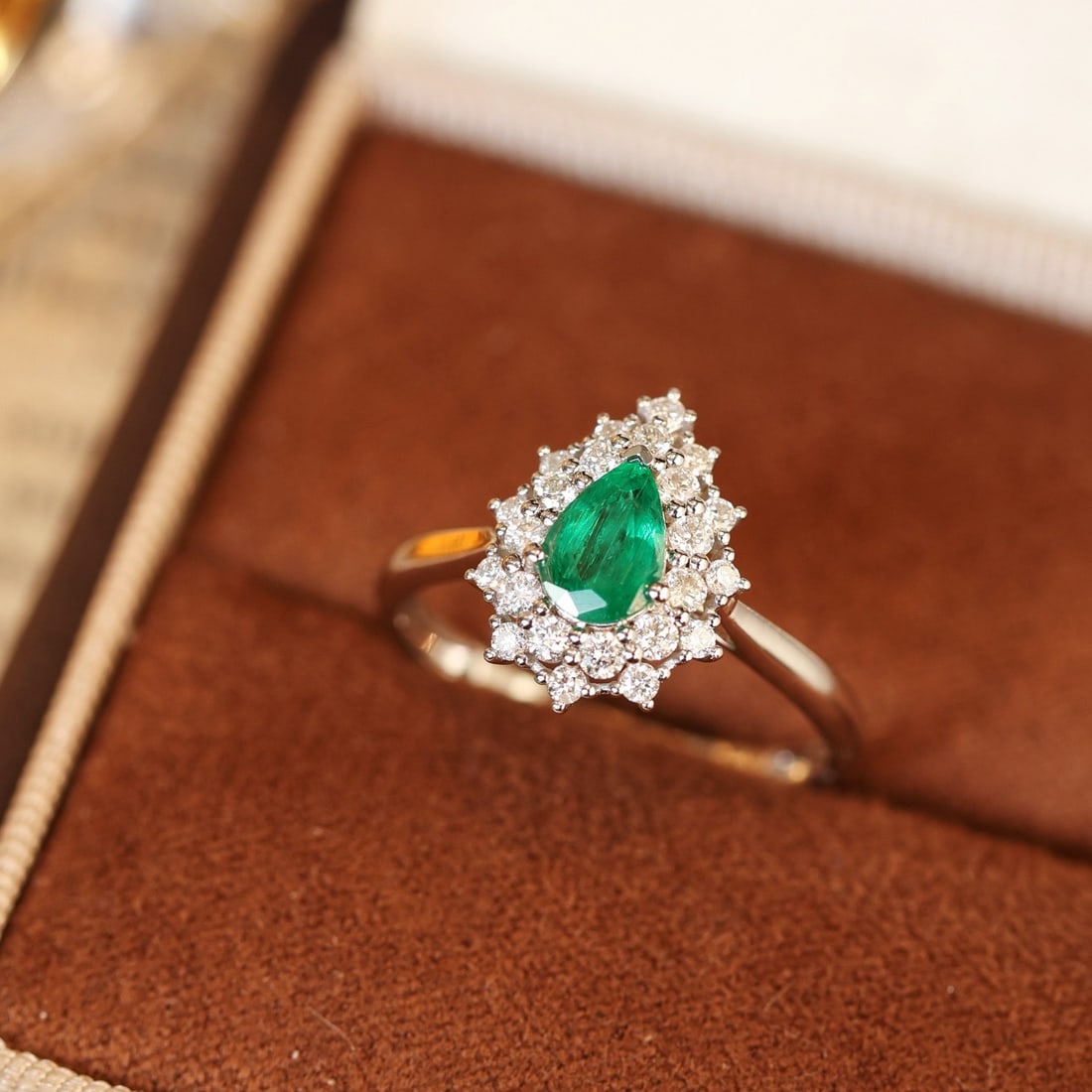 14k Gold 0.84 Ctw Natural Emerald & Diamond Ring - 3