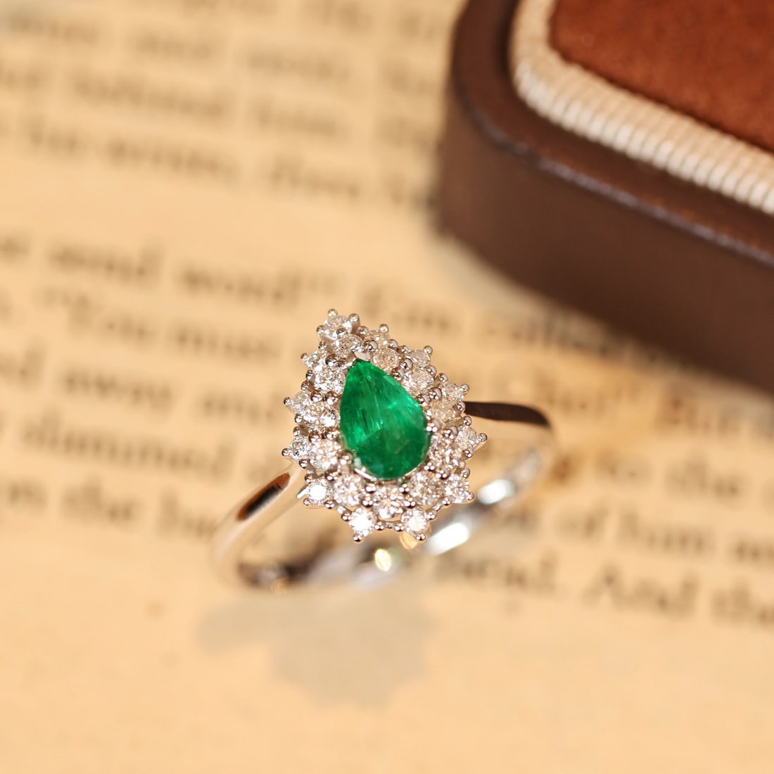 14k Gold 0.84 Ctw Natural Emerald & Diamond Ring - 6