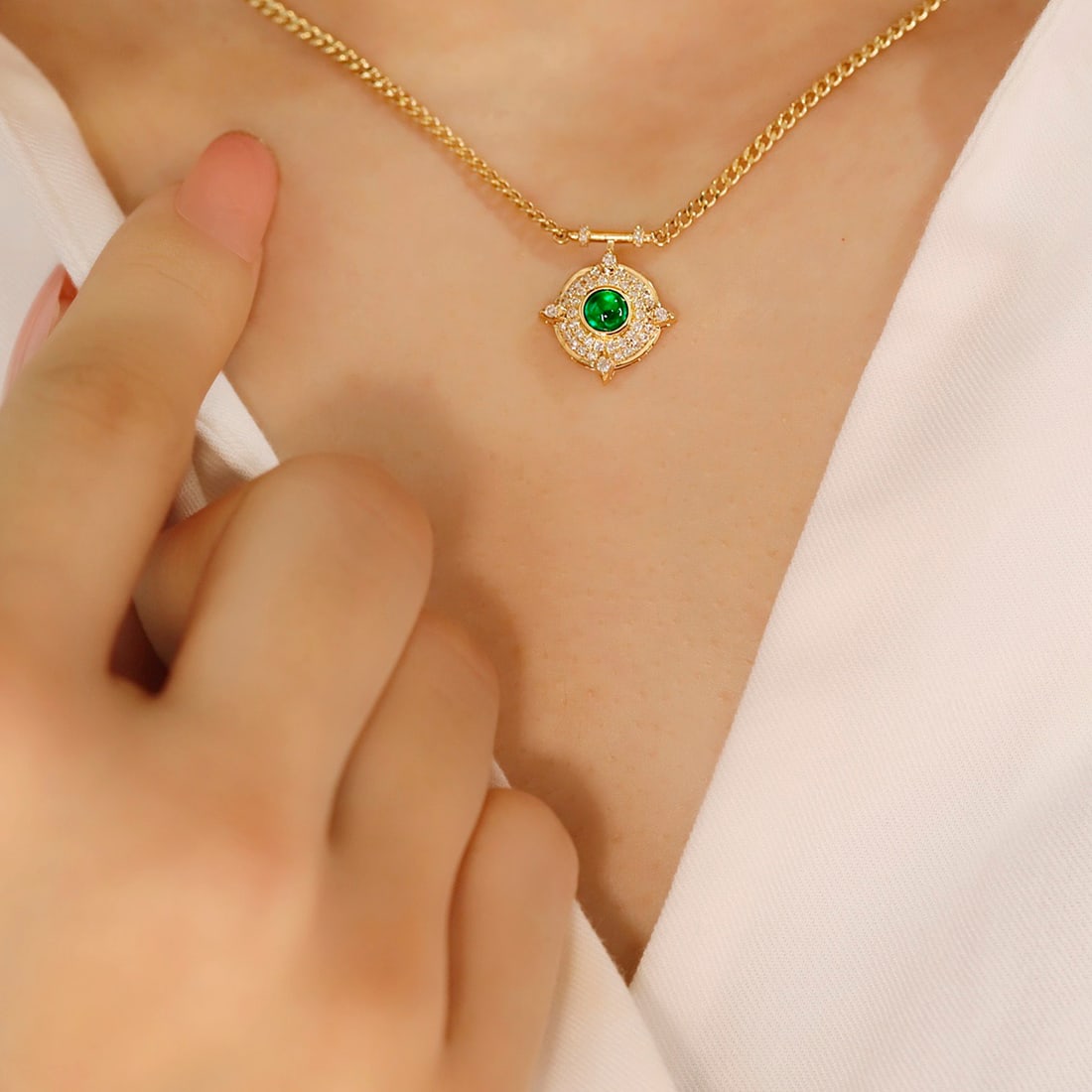 14k Gold 0.49 Ctw Vivid Green Natural Emerald & Diamond Necklace - 2