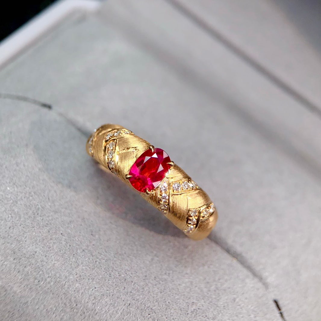14k Gold 0.65 Ctw Vivid Red Natural Ruby & Diamond Ring: Ref:231122158 // gold content:14k gold // ring size:7. 25us // // main gemstone:ruby // shape:oval // carat weight:0. 50ct // color:vivid red // treatment:natural // // adjacent gemstone 2 : diamond /