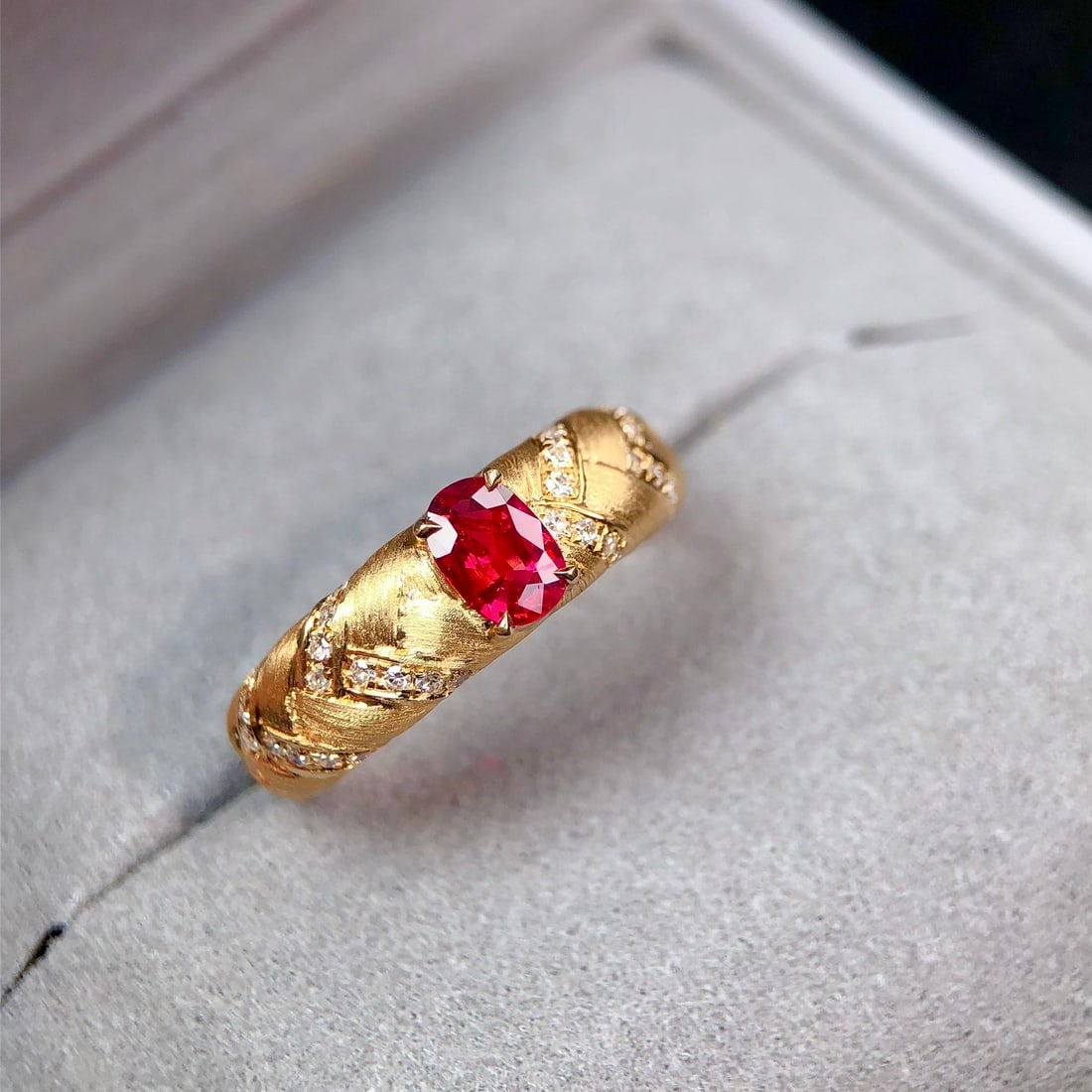 14k Gold 0.65 Ctw Vivid Red Natural Ruby & Diamond Ring - 2