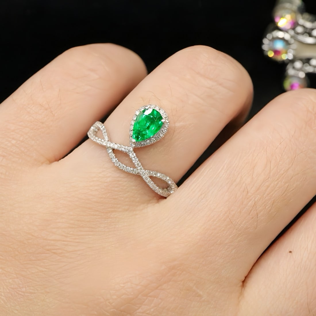 14k Gold 0.73 Ctw Vivid Green Natural Emerald & Diamond Ring - 6