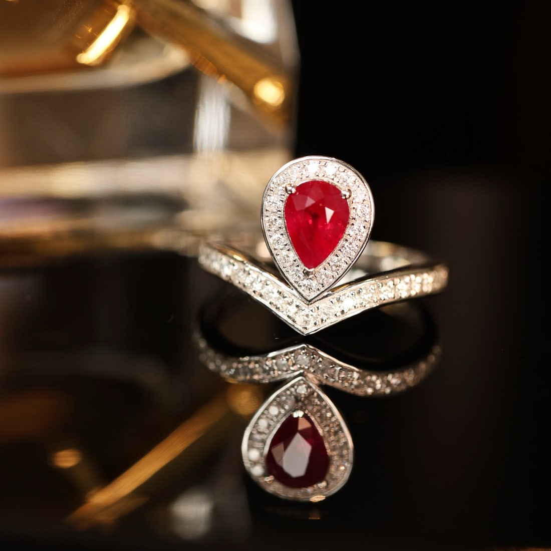 14k Gold 1.49 Ctw Vivid Red Natural Ruby & Diamond Ring: Ref:231122175 // gold content:14k gold // ring size:7. 25us // // main gemstone:ruby // shape:pear // carat weight:1. 05ct // color:vivid red // treatment:natural // // adjacent gemstone 2 : diamond /