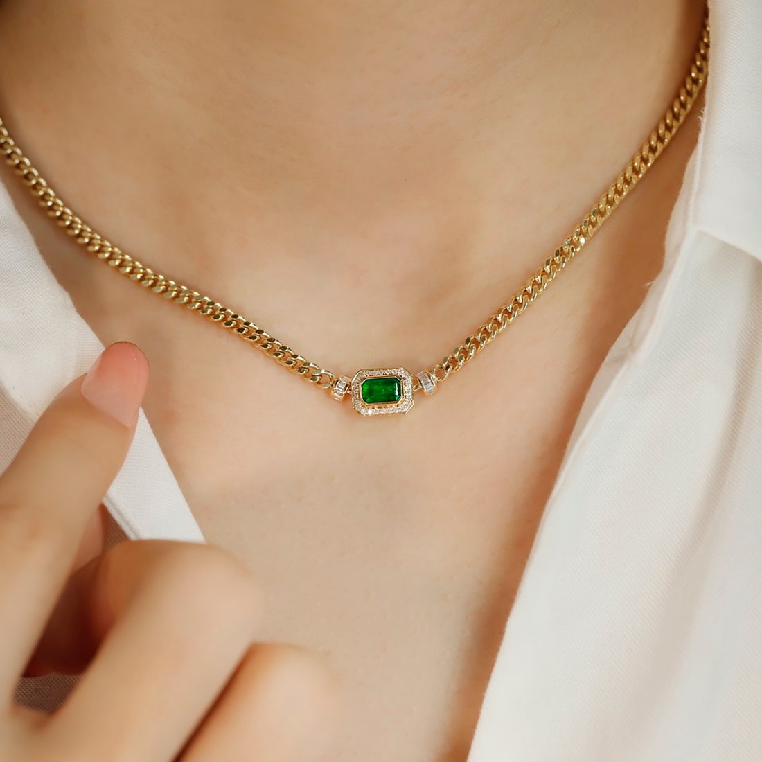 14k Gold 0.58 Ctw Vivid Green Natural Emerald & Diamond Necklace - 2