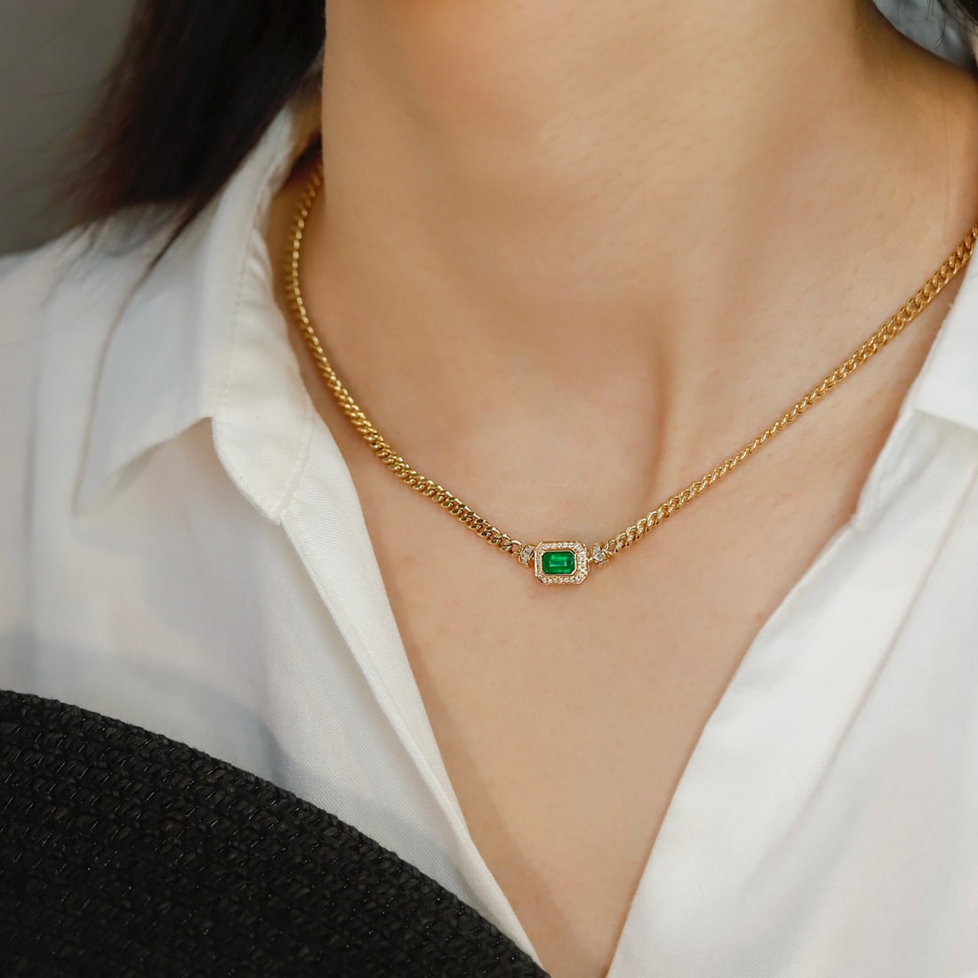 14k Gold 0.58 Ctw Vivid Green Natural Emerald & Diamond Necklace - 4