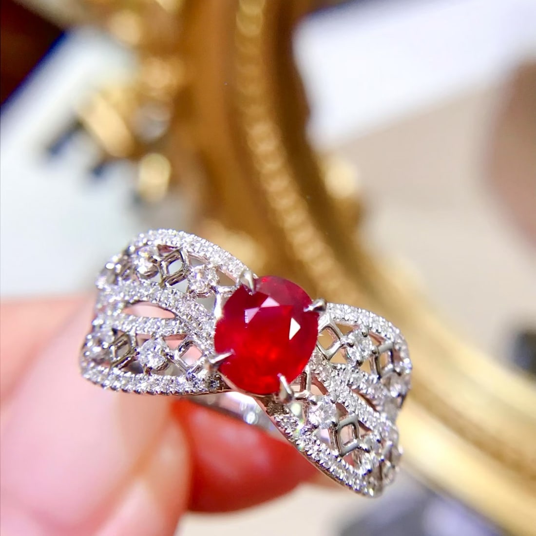 14k Gold 1.46 Ctw Vivid Red Natural Ruby & Diamond Ring: Ref:231122185 // gold content:14k gold // ring size:7. 25us // // main gemstone:ruby // shape:oval // carat weight:0. 9ct // color:vivid red // treatment:natural // // adjacent gemstone 2 : diamond //