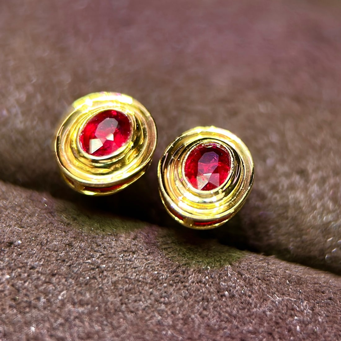 14k Gold 0.45 Ct Vivid Red Natural Ruby Earrings - 3