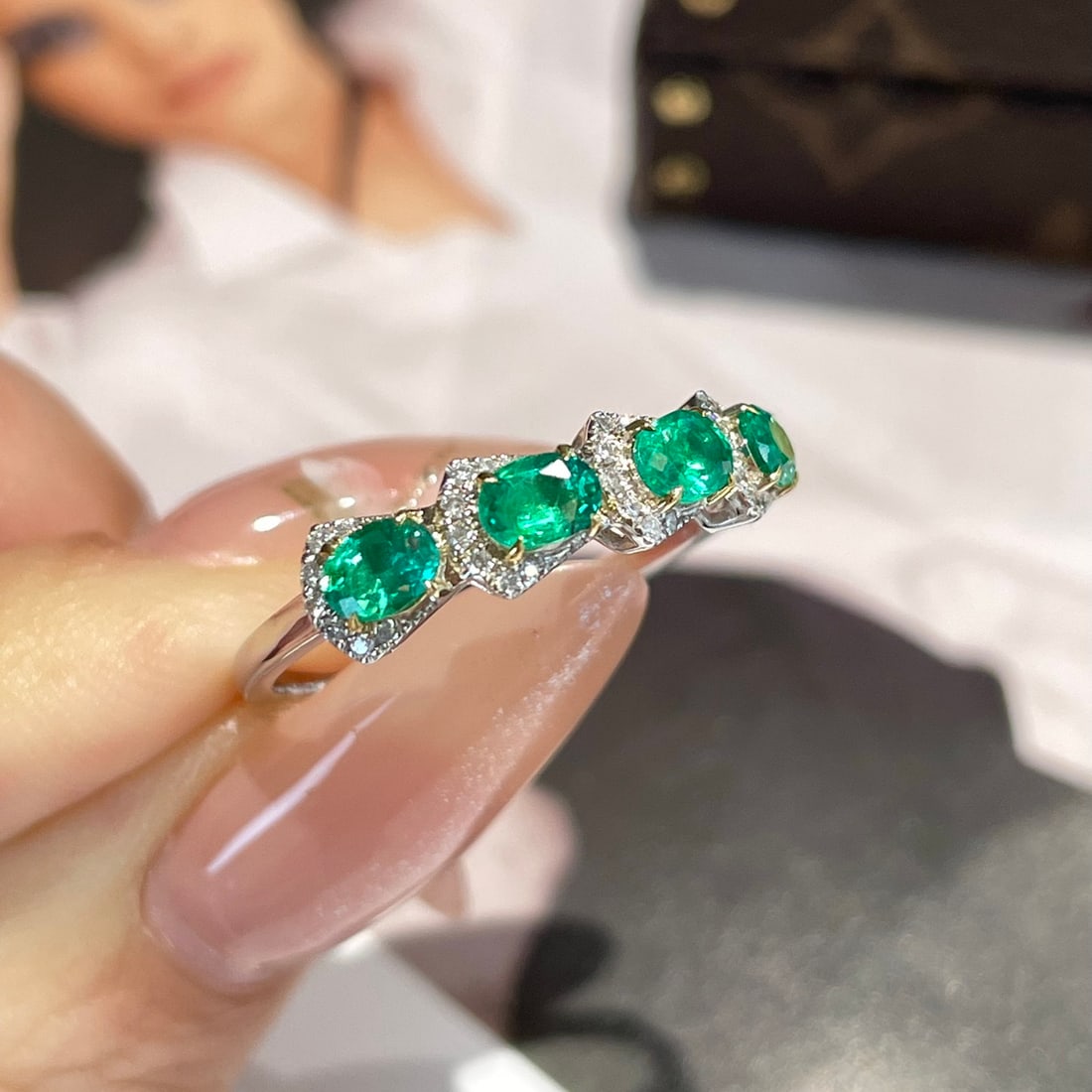 14k Gold 0.61 Ct Vivid Green Natural Emerald & Diamond Ring - 5