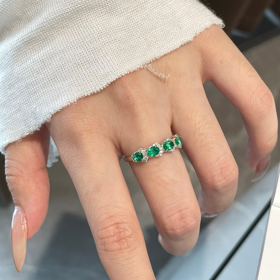 14k Gold 0.61 Ct Vivid Green Natural Emerald & Diamond Ring - 7