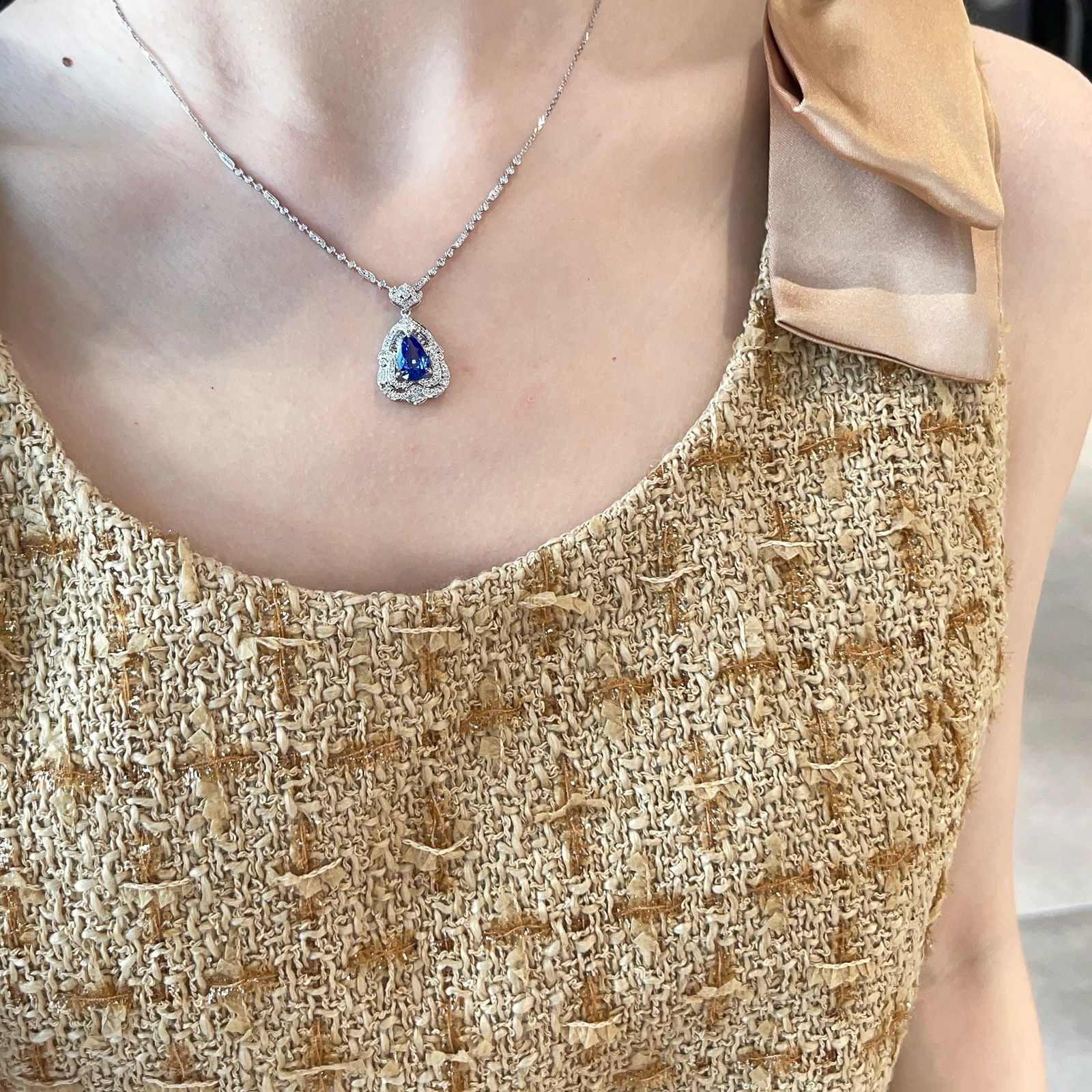 14k Gold 1.75 Ct Vivid Blue Natural Sapphire & Diamond Necklace - 2