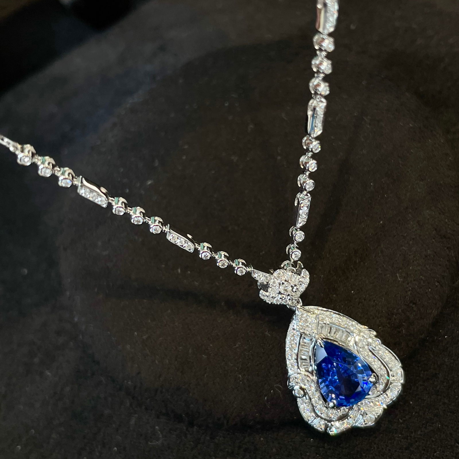 14k Gold 1.75 Ct Vivid Blue Natural Sapphire & Diamond Necklace - 3