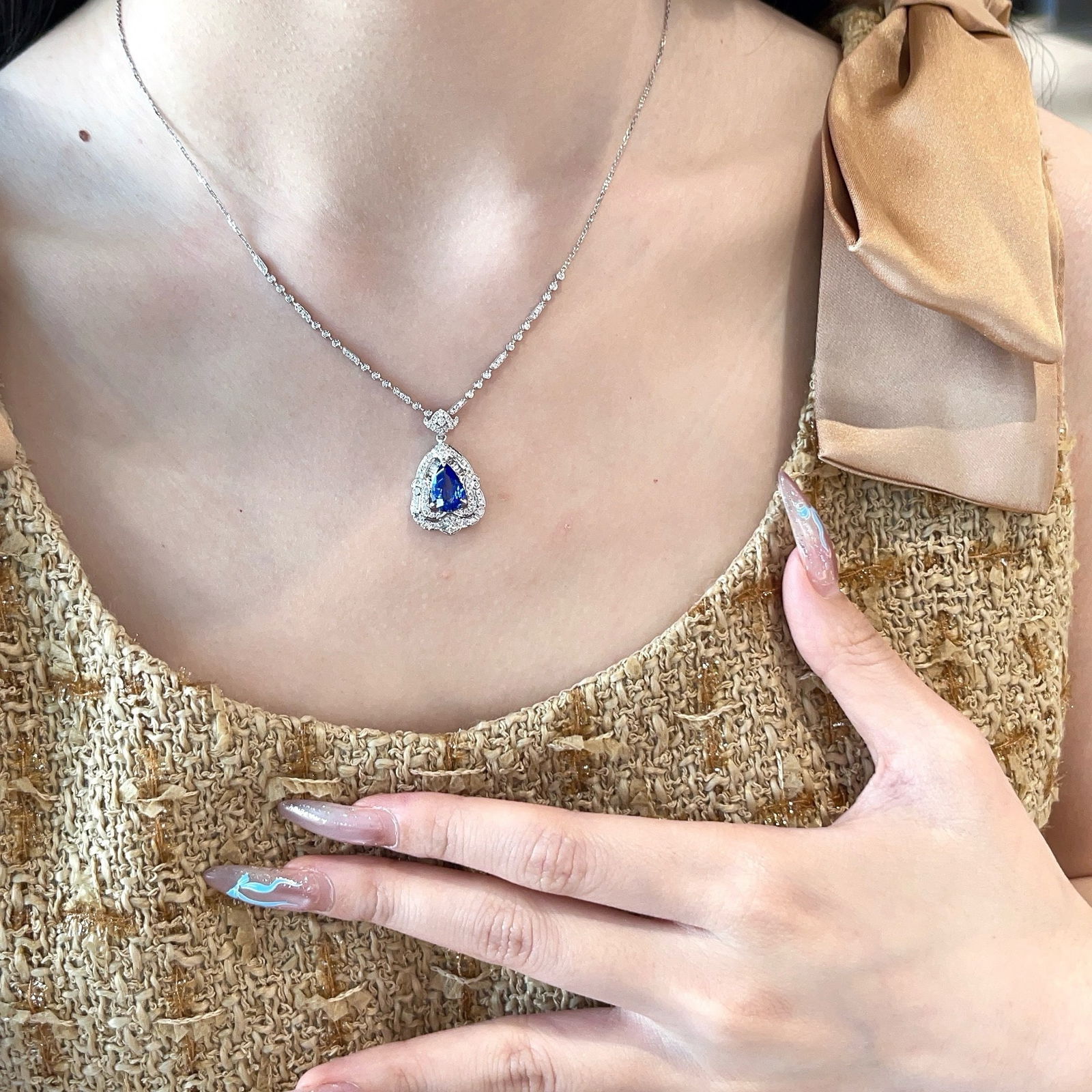 14k Gold 1.75 Ct Vivid Blue Natural Sapphire & Diamond Necklace - 4