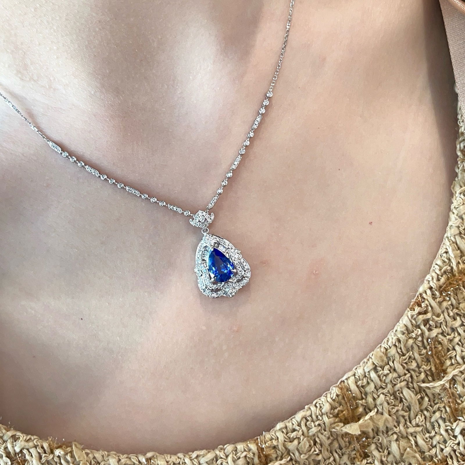 14k Gold 1.75 Ct Vivid Blue Natural Sapphire & Diamond Necklace - 6