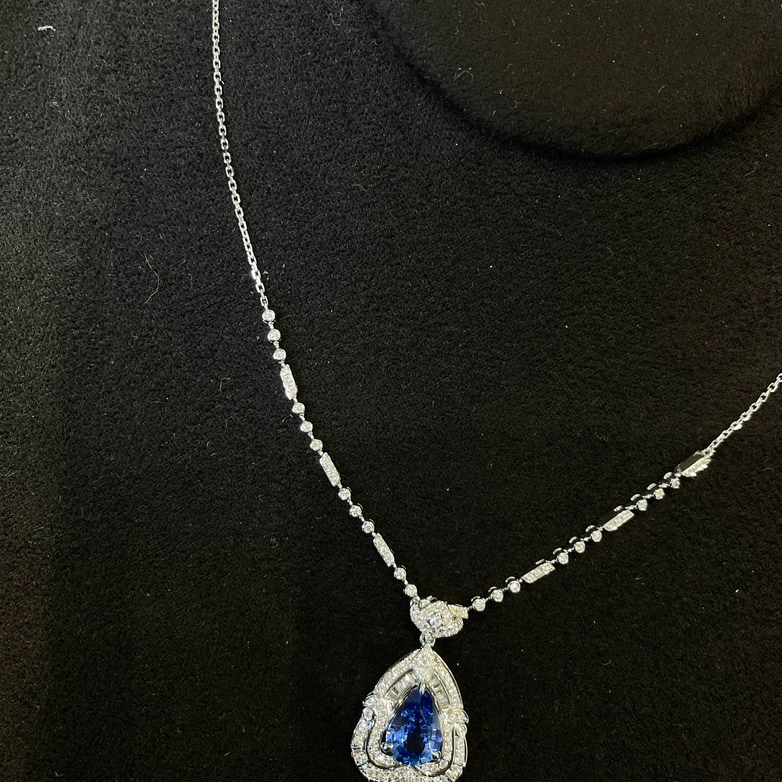 14k Gold 1.75 Ct Vivid Blue Natural Sapphire & Diamond Necklace - 7